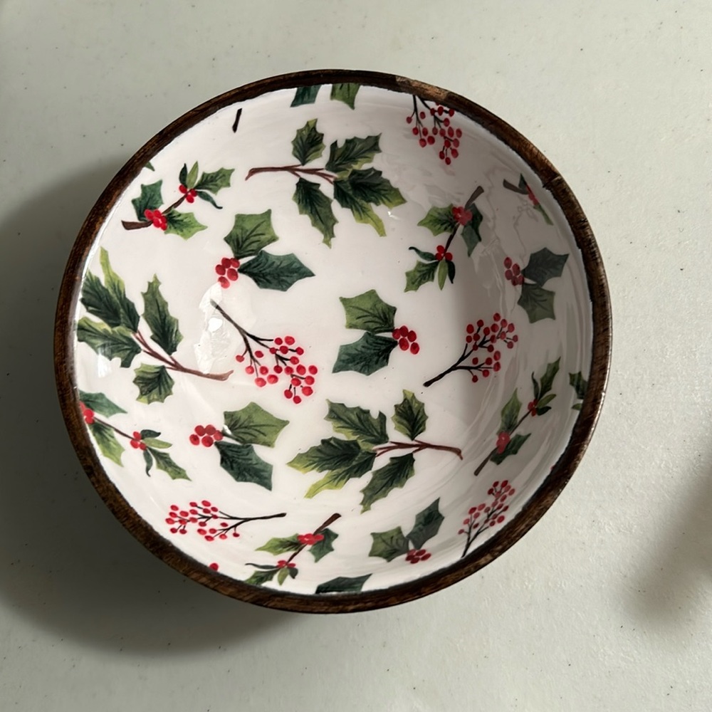 Dolly Parton, mango wood, Holly Berry 7 inch bowl